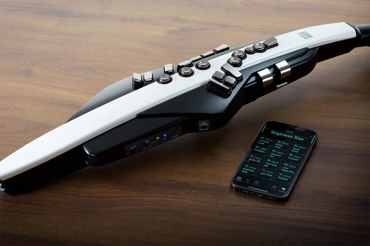 Roland AE-20 Aerophone Digital Wind Instrument - Image 8