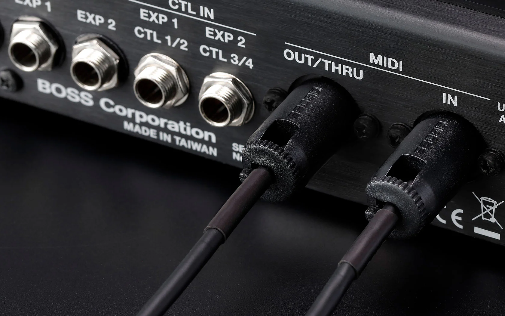 BOSS BMIDI-PB1 MIDI Cable, 1ft/30cm with Adjustable Cable Angle - Image 2