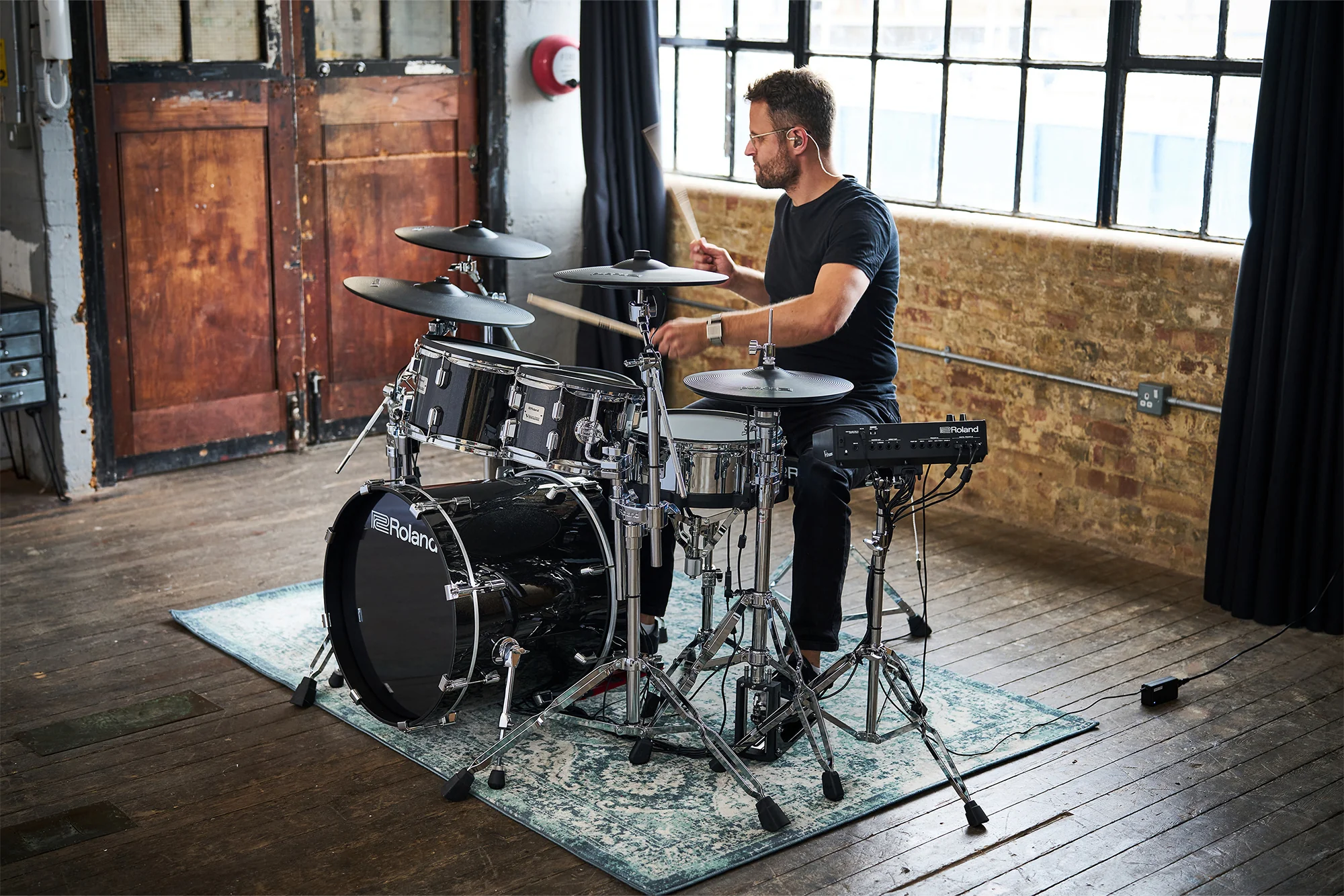 Roland TD516 V-Drums Digital Drum Kit with Hardware & Accessories - Image 7